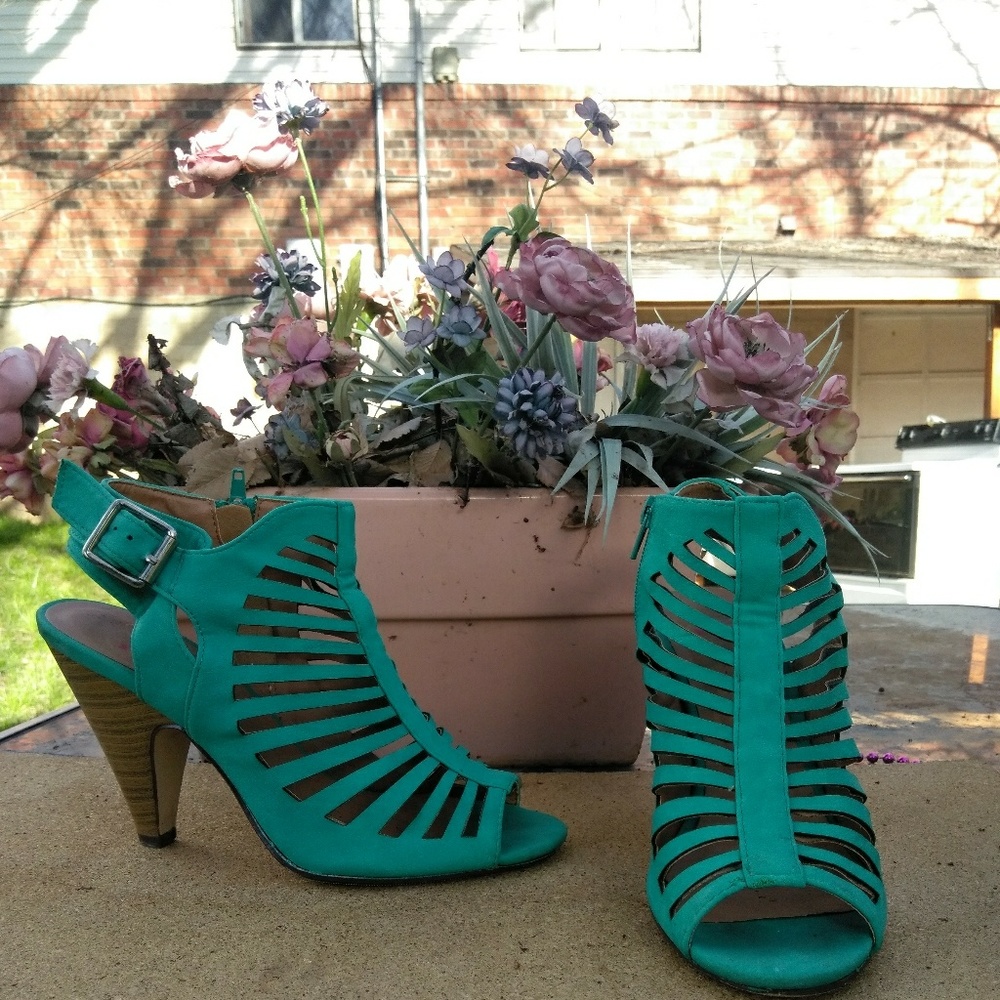 Aqua/ blue greenish summer high heels!